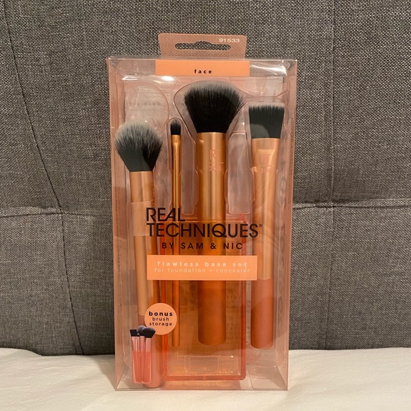 Real Techniques Other - Real Techniques Flawless Base Brush Set